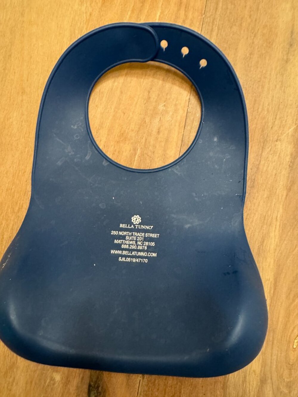 Bella Tunno Stud Muffin Silicone Baby Bib Navy Food Catcher Pocket - Picture 4 of 4